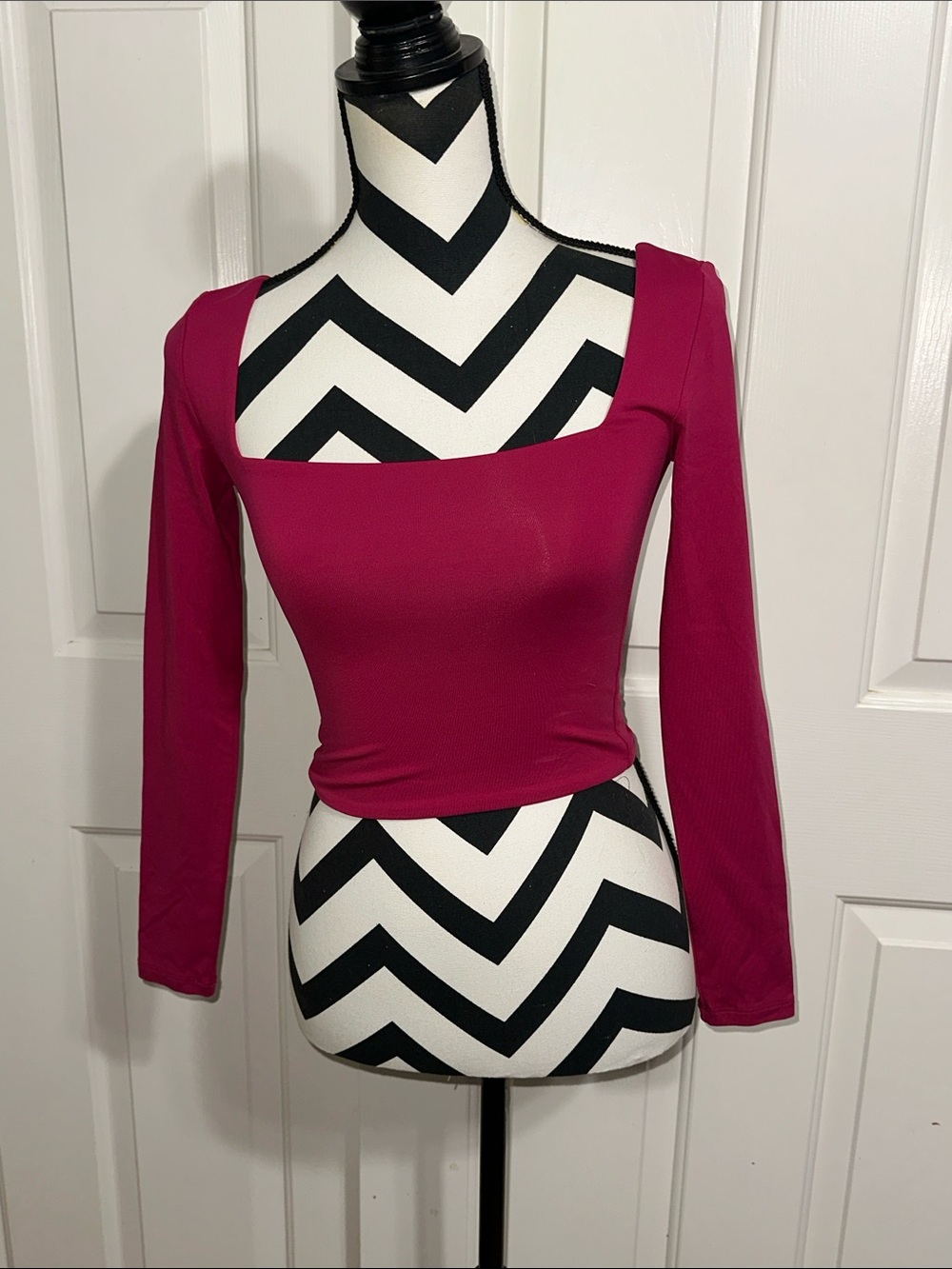 Babaton Contour Magenta Square-Neck Long Sleeve Crop Top